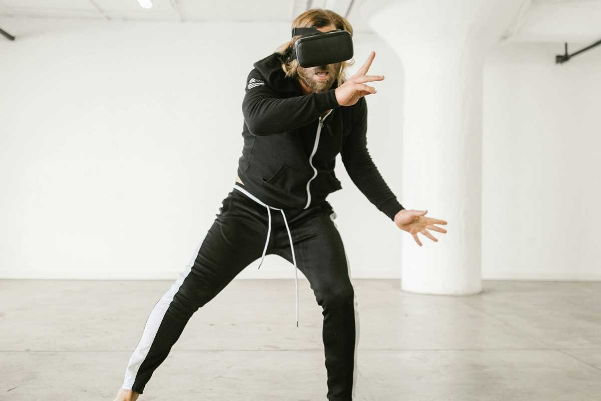 Use Virtual Reality to Improve Your Fitness Routines